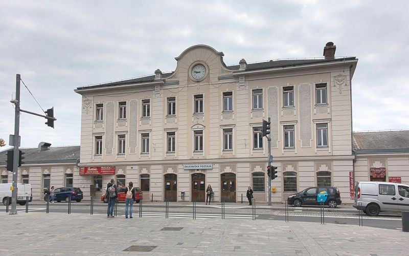 Železniška_postaja_Celje.jpg