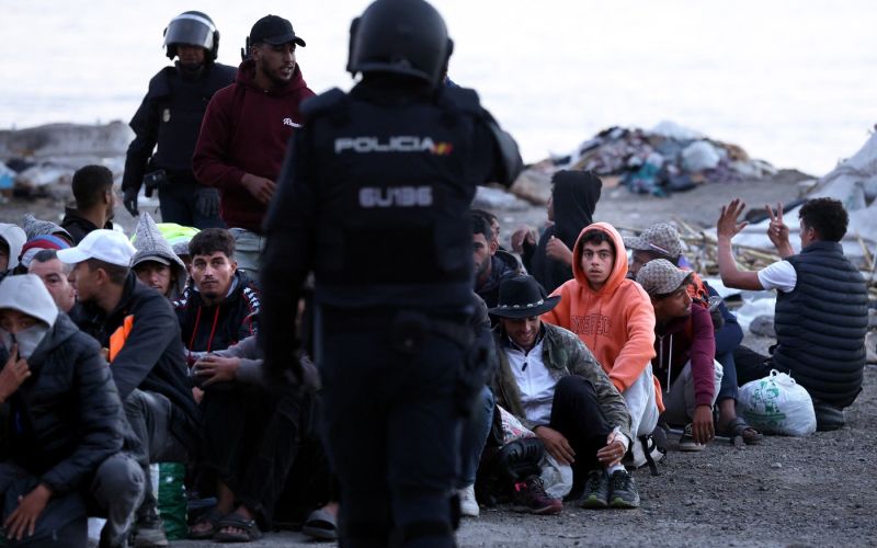 ceuta, migranti, policija