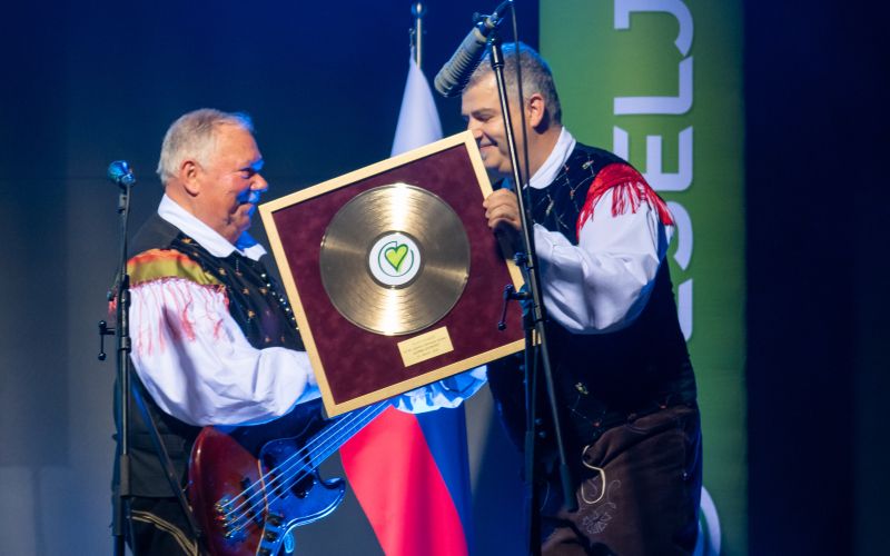 Veseljakova Zlata plošča in povabilo na nov glasbeni praznik