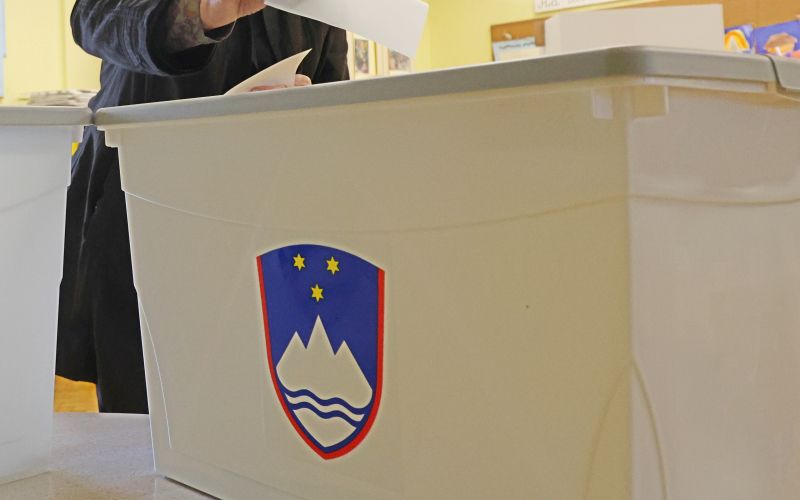 referendum volitve volilna skrinjica.jpg
