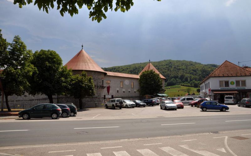 DSC_1239_zuzemberk_grajski_trg_big.jpg