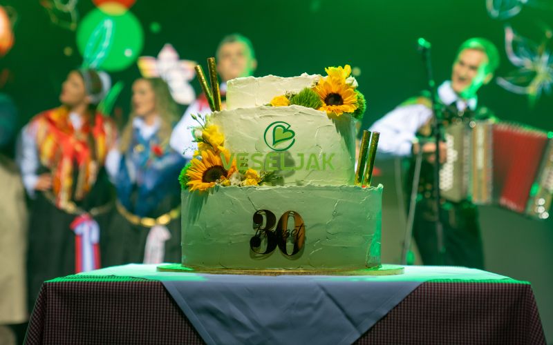 Od enega računalnika do radia, ki povezuje generacije: 30 let Veseljaka