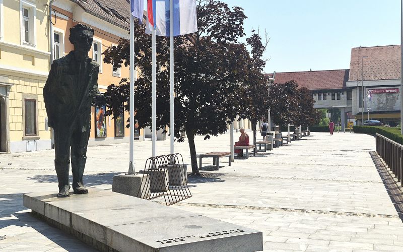 hb_spomenik Jožeta Kerenčiča.jpg