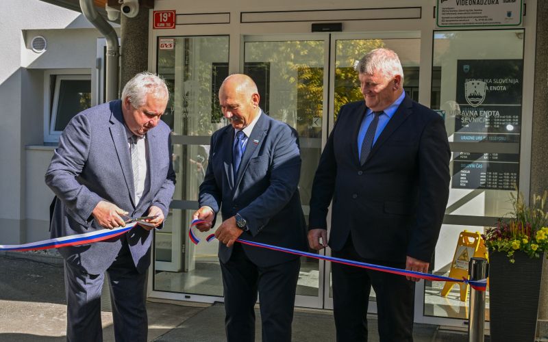 slovesna-otvoritev-prenovljene-obcinske-stavbe-in-trskega-dvorca