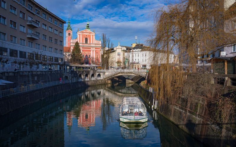 ljubljana, nabrežje ljubljanice.jpg