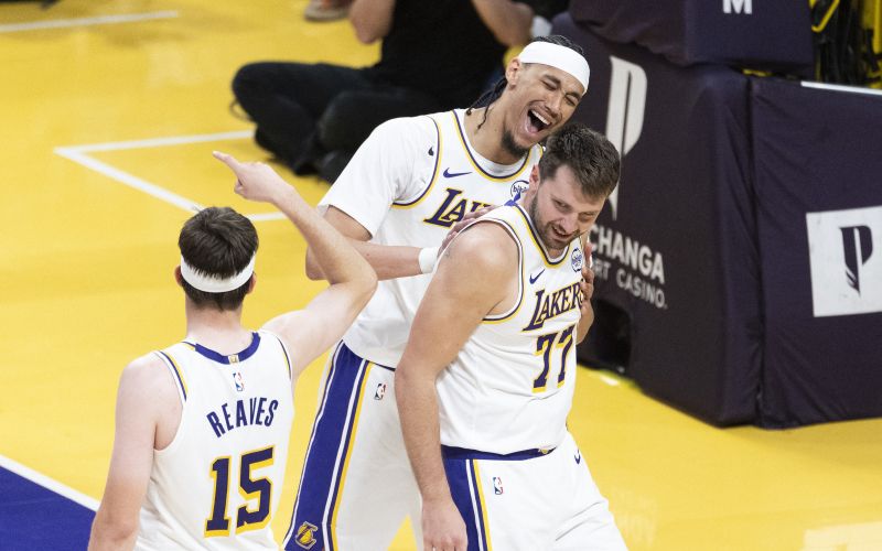 lakers doncic hayes reaves.jpg