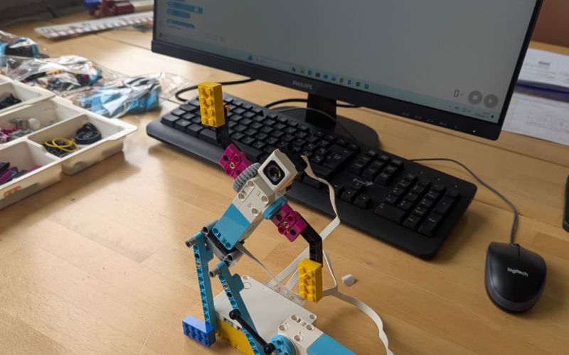 Gimnazija Litija Robot-Lego-Education-Spike-Prime.jpeg