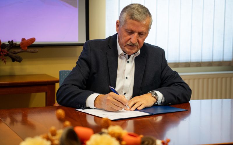 verzej, drago-legen, podpis-pogodbe, vecstanovanjski-objekt