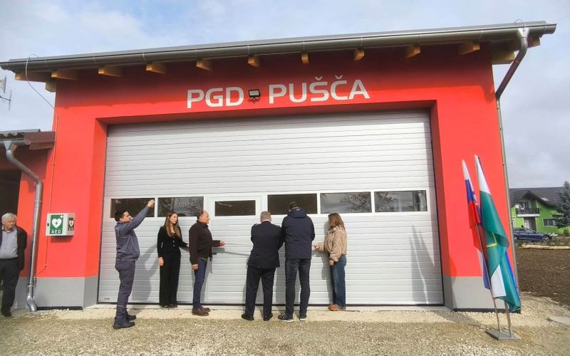 pgd-pusca, gasilska-garaza, prizidek-gasilskega-doma, gasilski-dom