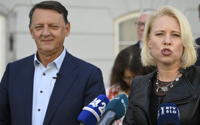 Urška Klakočar Zupančič in Anton Rop