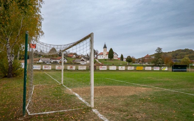 nk-tromejnik, kuzma, igrišče