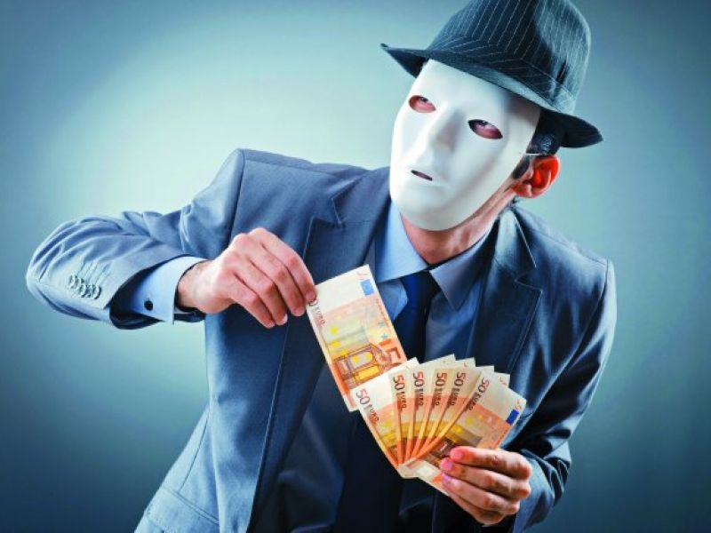 Kaj je socialna kapica in komu bi v Sloveniji prinesla višje plače?