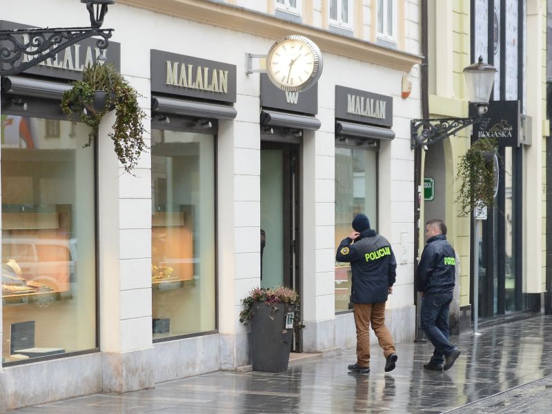 Oproščenemu osumljencu ropa draguljarne v Ljubljani izplačana odškodnina za pripor