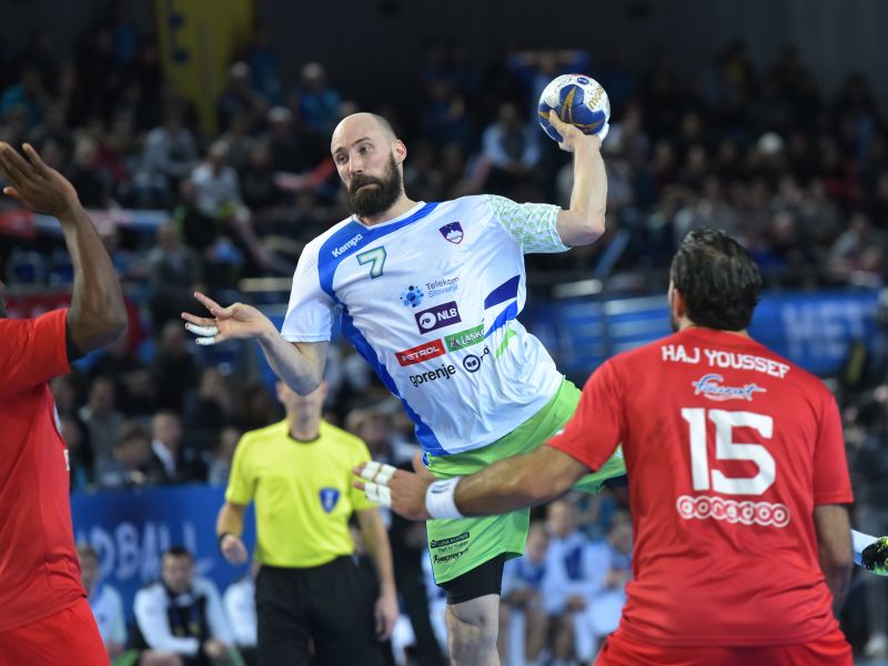 Strela z jasnega: legendarni Kavtičnik se vrača na parket, klub pa šokira