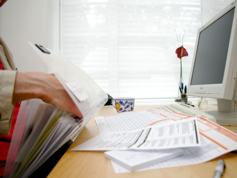 Slovenski javni uslužbenci nezadovoljni z upravljanjem in inovacijami, kaže evropska raziskava