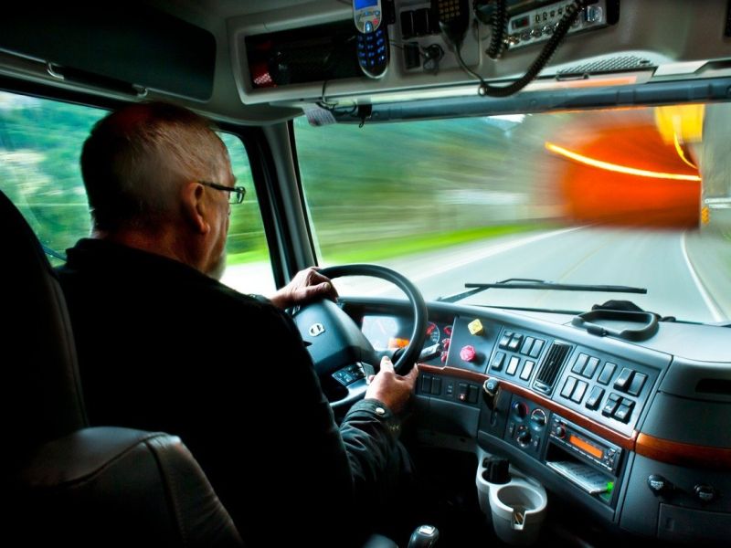 DZ sprejel dopolnitve zakona o voznikih, olajšava pri zamenjavi vozniških dovoljenj