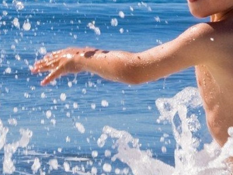 Kako varna so slovenska naravna kopališča in kdo preverja kakovost vode