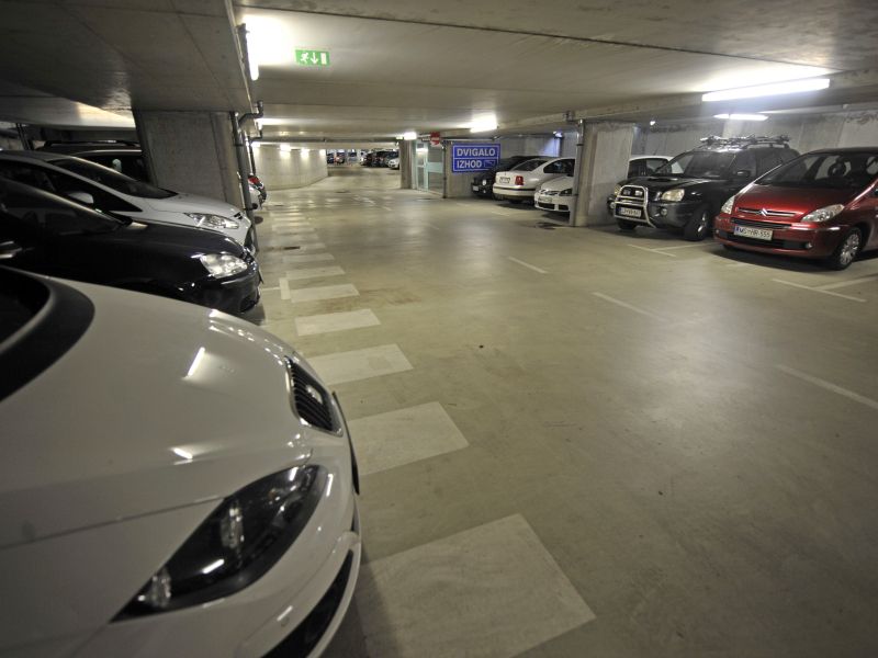 Iz vozila varnostne službe v sekundah ukradli več kot 150.000 evrov