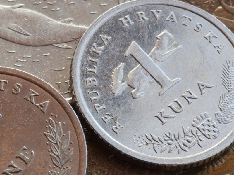 Dolge vrste v Zagrebu: menjava kun v kovancih le še do konca leta