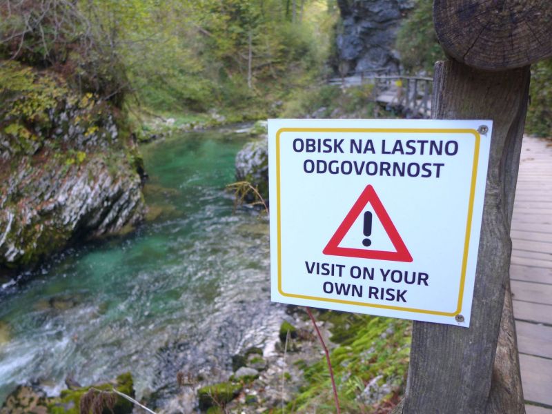 Po nesreči v Vintgarju mora Slovenija turistki plačati odškodnino