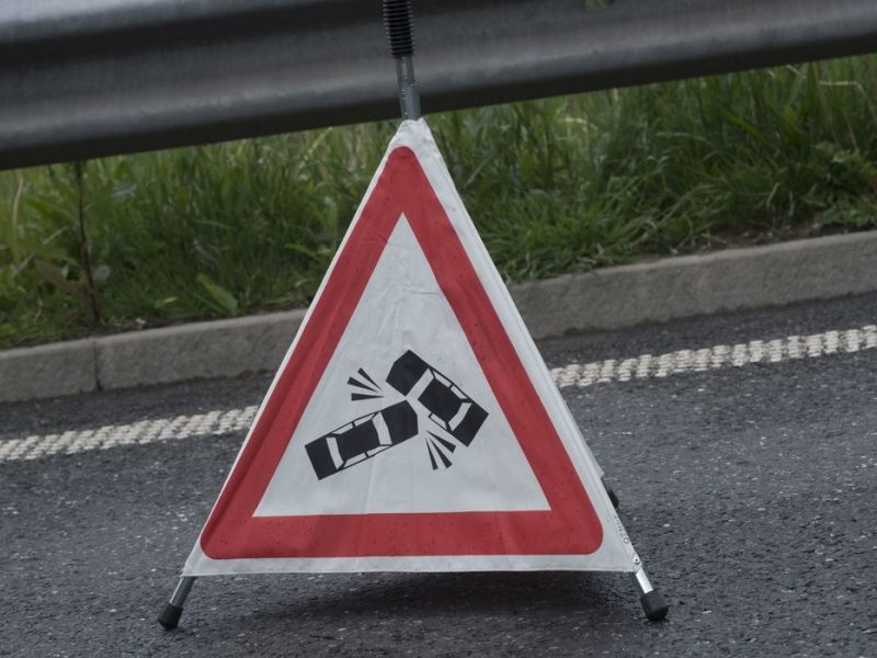 Velika tragedija: Voznik tovornjaka pri vzvratni vožnji trčil v otroka