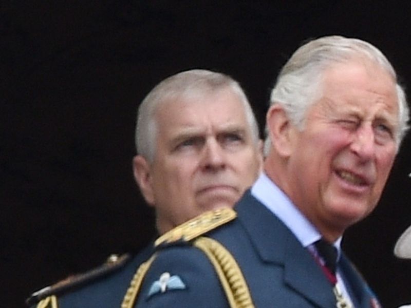 Afera Epstein trese britansko kraljevo družino in vlado Starmerja