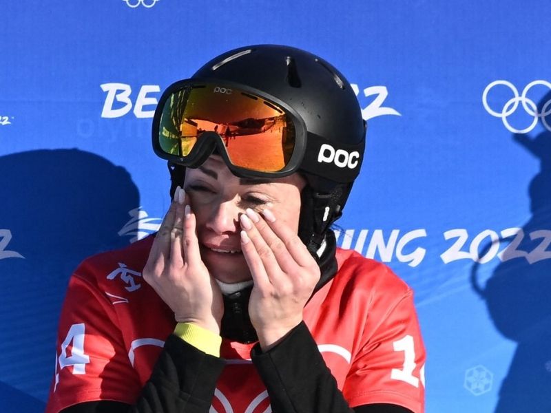 Slovenska olimpijska junakinja v joku napovedala slovo od belih strmin