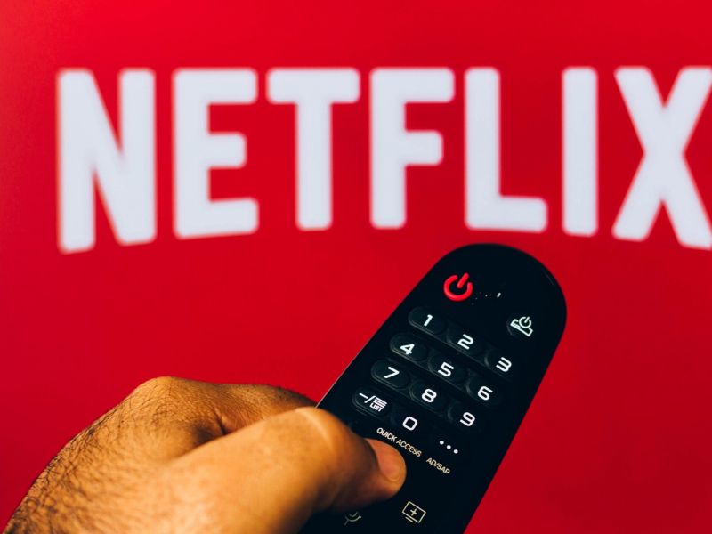 Batman in Igra prestolov: Netflix v 71-milijardnem poslu kupil Warner Bros.