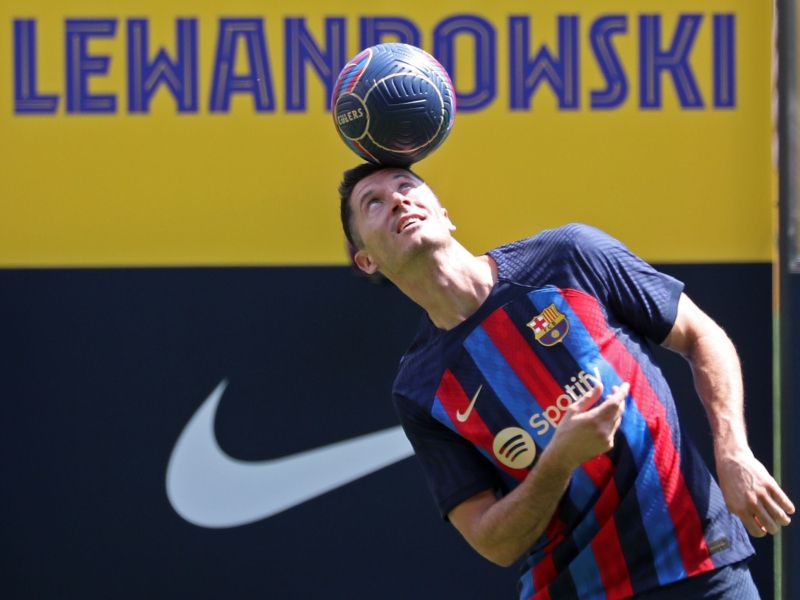 Milijoni ali vrhunski nogomet: Robert Lewandowski pred največjo odločitvijo