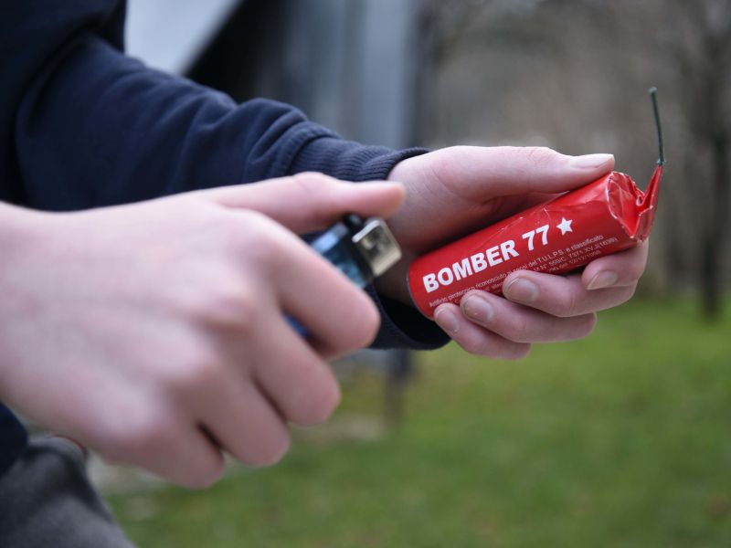 V Ljubljani se je s pirotehniko huje poškodoval 20-letni moški