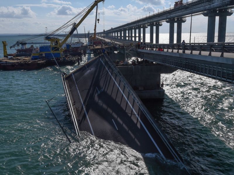 V Rusiji osem ljudi obsojenih na dosmrtni zapor zaradi eksplozije na Krimskem mostu