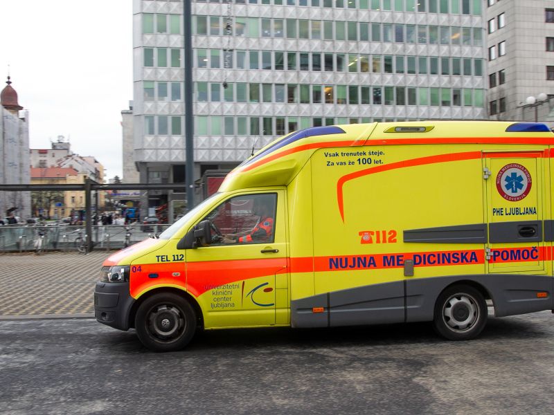 Najpogostejše napake, ki jih delamo, ko srečamo vozila na nujni vožnji