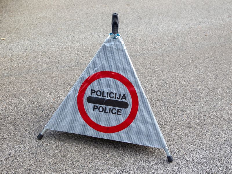 V nesreči na cesti med Vrhniko in Logatcem umrl 26-letnik