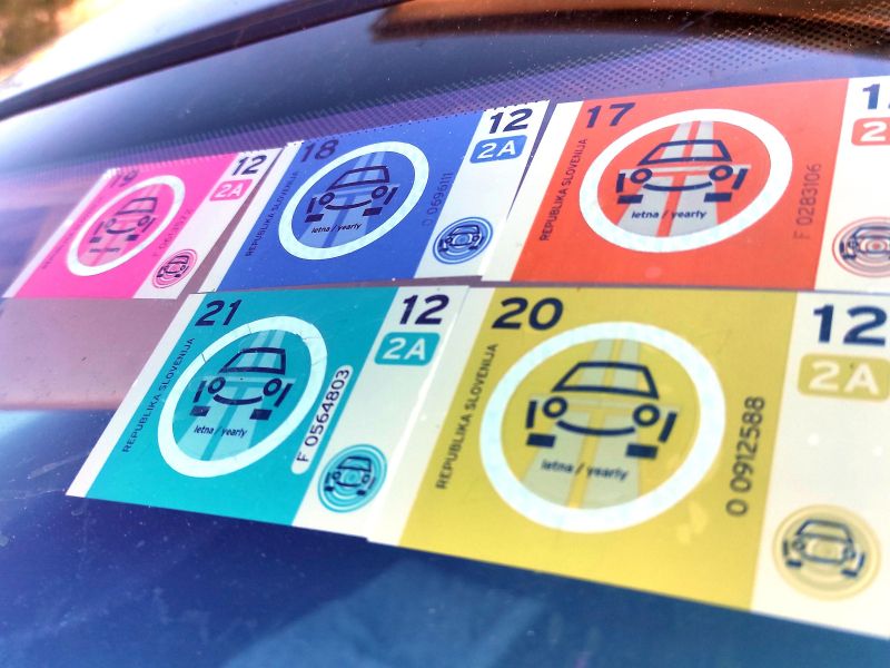 Pred poslanci izredna seja o podaljšanju veljavnosti vinjet