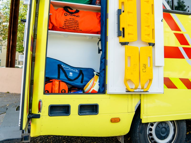 Moški omahnil v globino in umrl