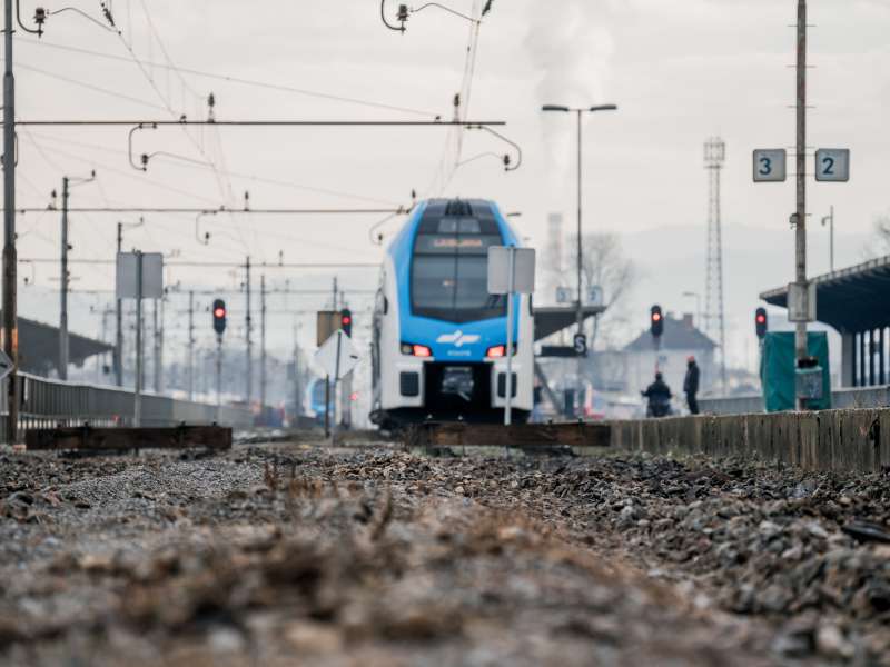 Iz Ljubljane v Koper v eni uri, iz Maribora v Ljubljano v uri in 40 minut?