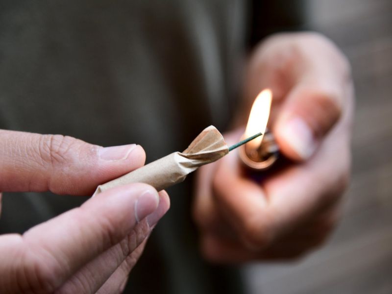 Grozljiva nesreča: 14-letnik ostal brez prsta zaradi pirotehnike