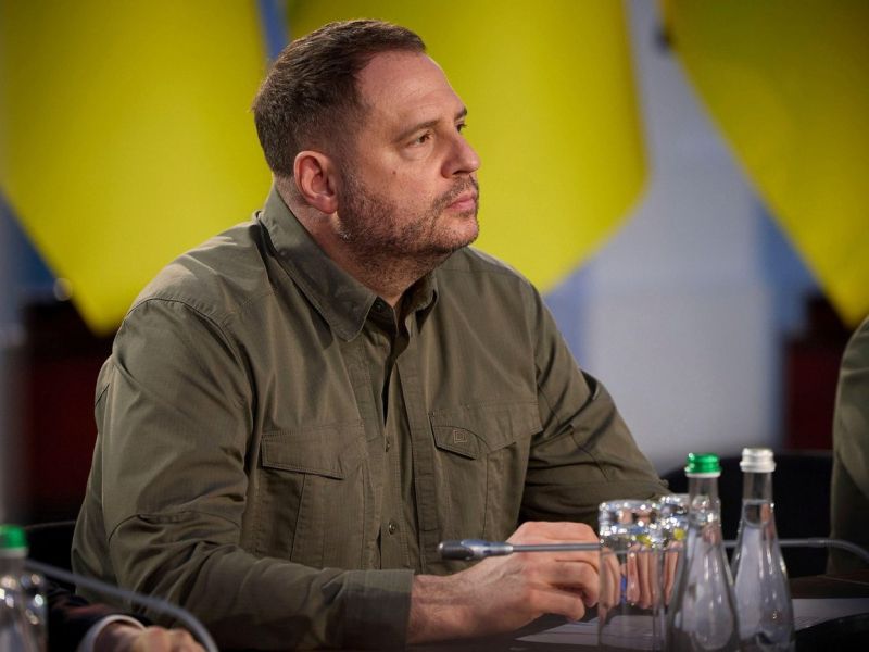 Nekdanji vodja kabineta Zelenskega po korupcijski aferi odhaja na fronto