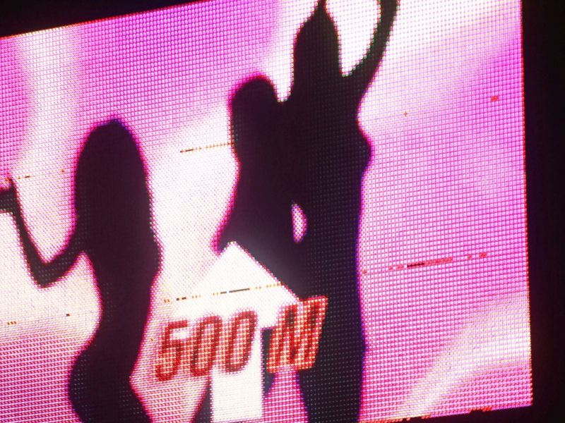 Italijanska upokojenca priznala plačilo za spolne odnose v nočnem klubu na Krasu