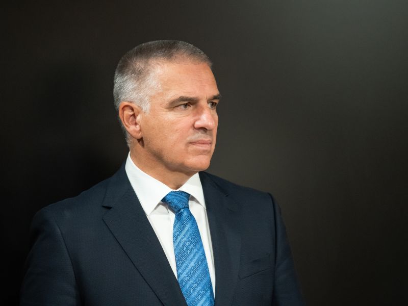 Ni neustavno, da ima Lotrič nižjo plačo od Goloba in Klakočar Zupančič