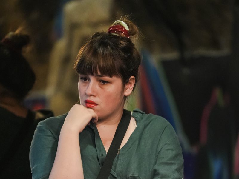 Na spletu so se pojavile gole fotografije in posnetki Nike Kovač (video)