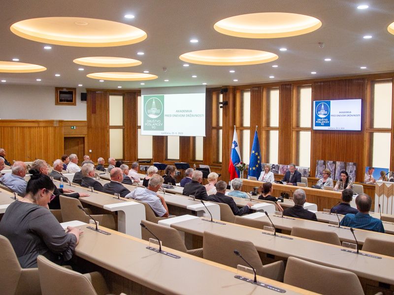 Državni svet ne podpira novele zakona o vrtcih: razlog so zasebni vrtci