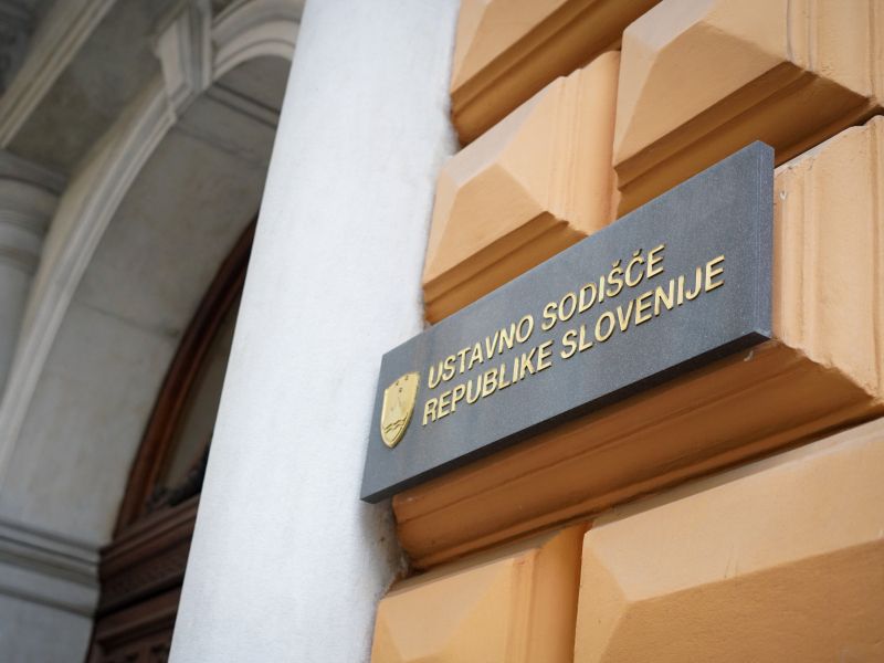 Sklep o nedopustnosti referenduma o umetni oploditvi ni neustaven