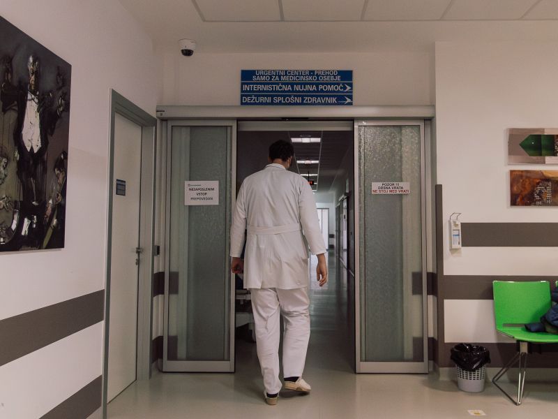 Strožji pogoji za vodje v javnem zdravstvenem zavodu stopili v veljavo