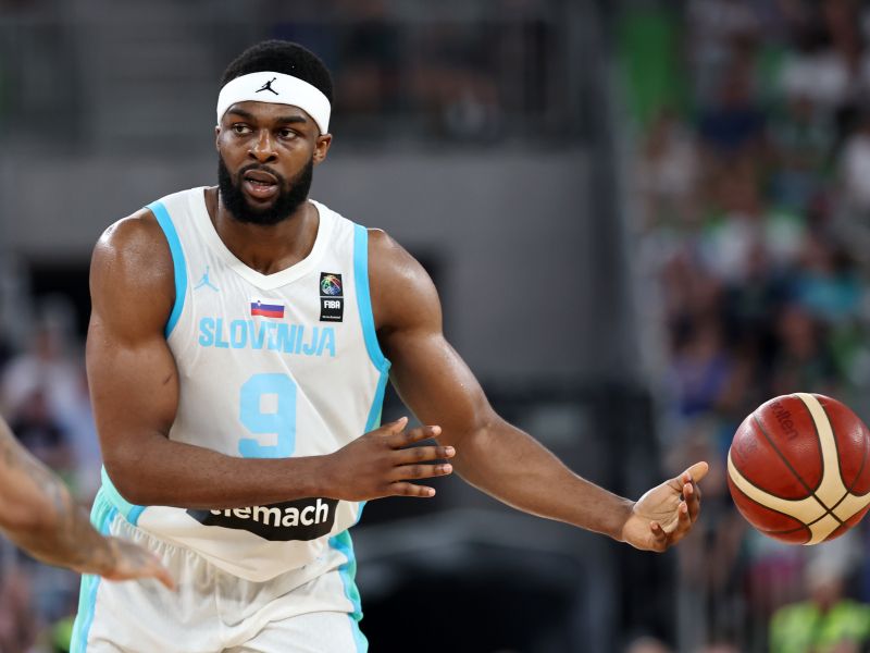 Josh Nebo z zelo bizarno poškodbo, navijači pa: Je to skrita kamera?