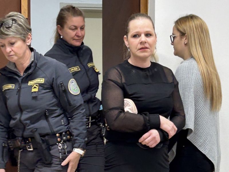 Na sojenju zaradi smrti otroka v razgretem vozilu pričali pediater in zobozdravnik