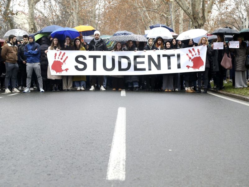 Prvi šolski dan v Srbiji: mnogo šol ostalo praznih