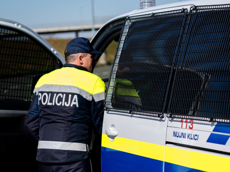 V zadnjih 24 urah obravnavanih več prometnih nesreč, kršitev javnega reda in kaznivih dejanj