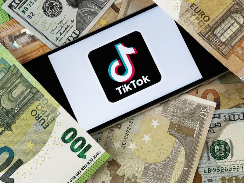 Prodaja TikToka: kdo bo nadzoroval, kaj vidite in objavljate