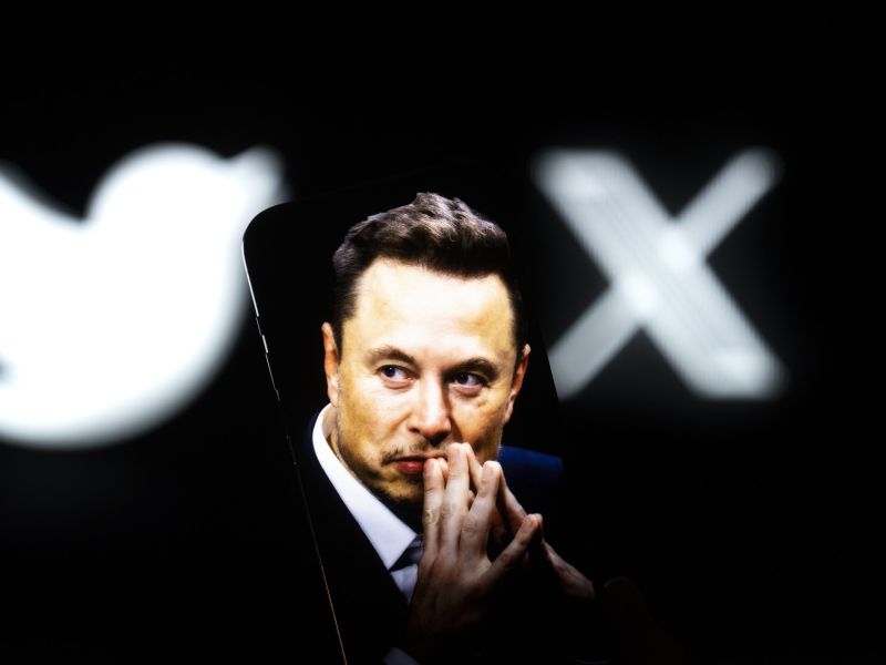 Premoženje Elona Muska za kratek čas preseglo 500 milijard dolarjev